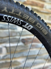 Load image into Gallery viewer, Transition Spire Alloy XT MY22 Factory Orange size M - DEMO Bike