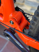 Load image into Gallery viewer, Transition Spire Alloy XT MY22 Factory Orange size M - DEMO Bike