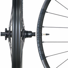 Load image into Gallery viewer, Industry Nine 1/1 Trail - S 29" Carbon Wheelset