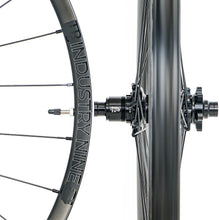 Load image into Gallery viewer, Industry Nine Trail S Carbon Hydra 29&quot; Wheelset
