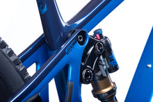 Load image into Gallery viewer, Pivot Shuttle LT Team XTR E-Bike

